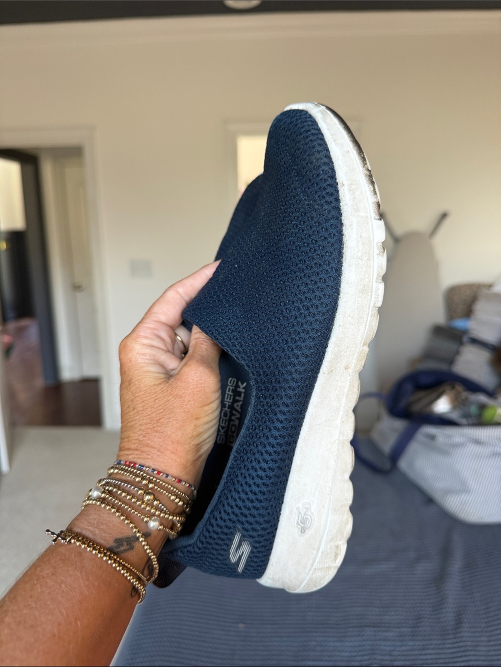 Women’s Skechers Size 8 COMFY GOWALK Slip-On Mesh Casual Shoe in Navy MAX - Picture 3 of 4